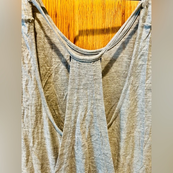 NWOT Small POL Gray Women's Top with Back Cut Outs - Picture 4 of 7